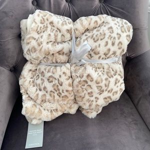 Nordstrom NWT Faux Leopard Fur Throw Blanket